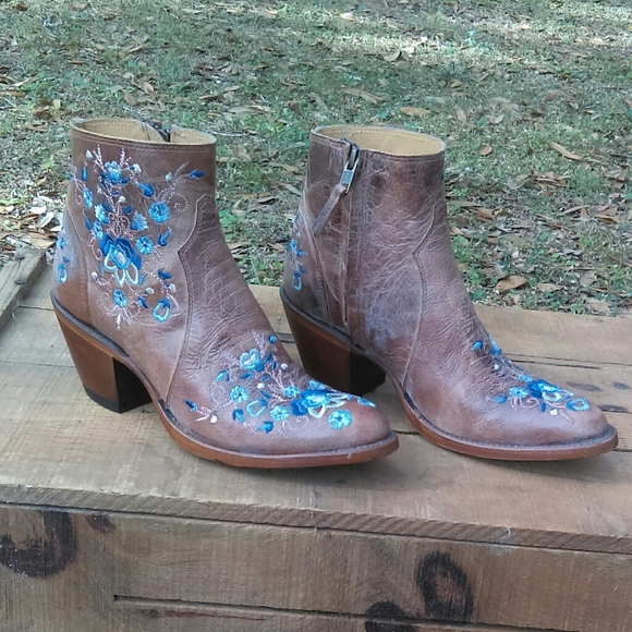 Blue floral embroidered booties - Picture 2 of 6